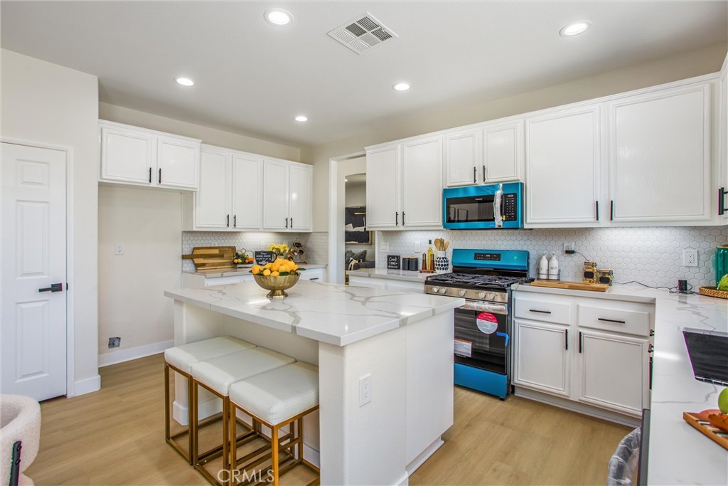 25264 Drake Drive Moreno Valley, CA 92553 - Photo 12 of 42 KITCHEN