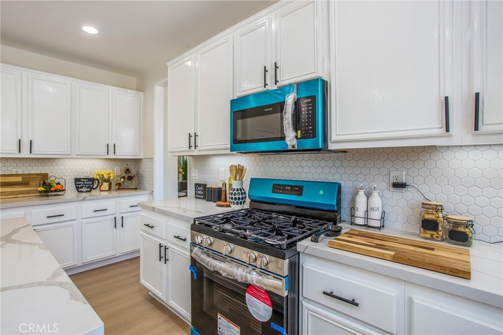 25264 Drake Drive Moreno Valley, CA 92553 - Photo 13 of 42 KITCHEN