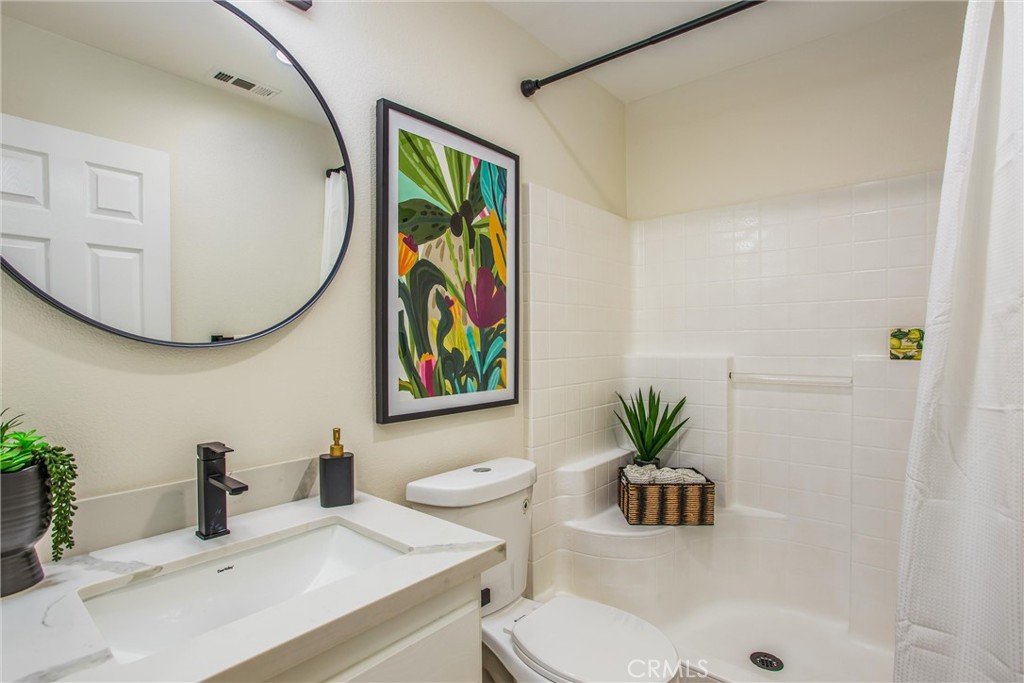 25264 Drake Drive Moreno Valley, CA 92553 - Photo 19 of 42 BATH #1 ON FIRST FLOOR LEVEL