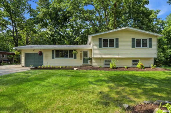 $249,900 | 406 Hillman Street, Washington, IL 61571