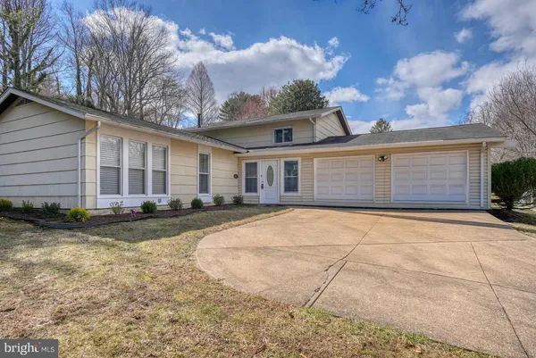 a view of a house with a yard and garage