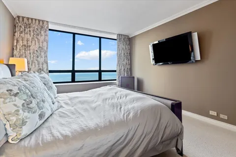 $999,500 | 180 East Pearson Street, Unit 4002, Chicago, IL 60611