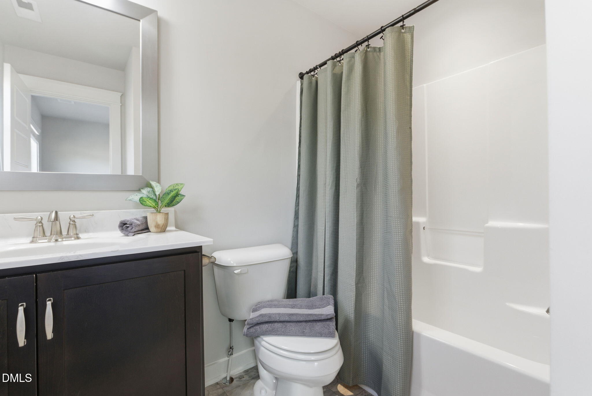 6237 Pesta Court Raleigh, NC 27612 - Photo 36 of 45 Bathroom (en-suite 3rd bedroom)