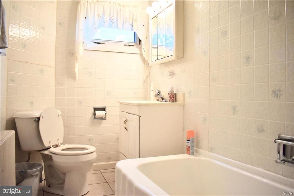52 Andreas Road Andreas, PA 18211 - Photo 13 of 17 Full Bathroom Main