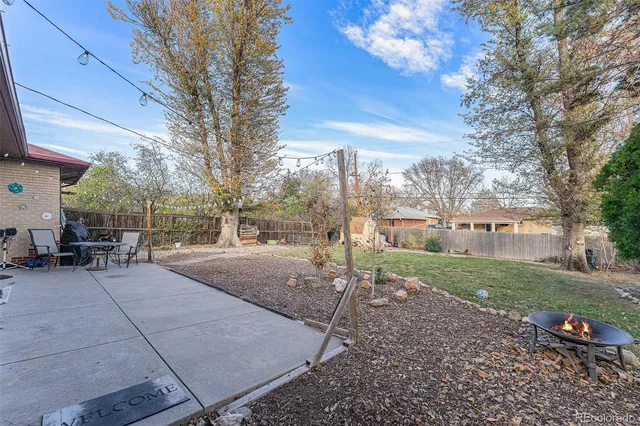 a view of a yard with a house and a tree