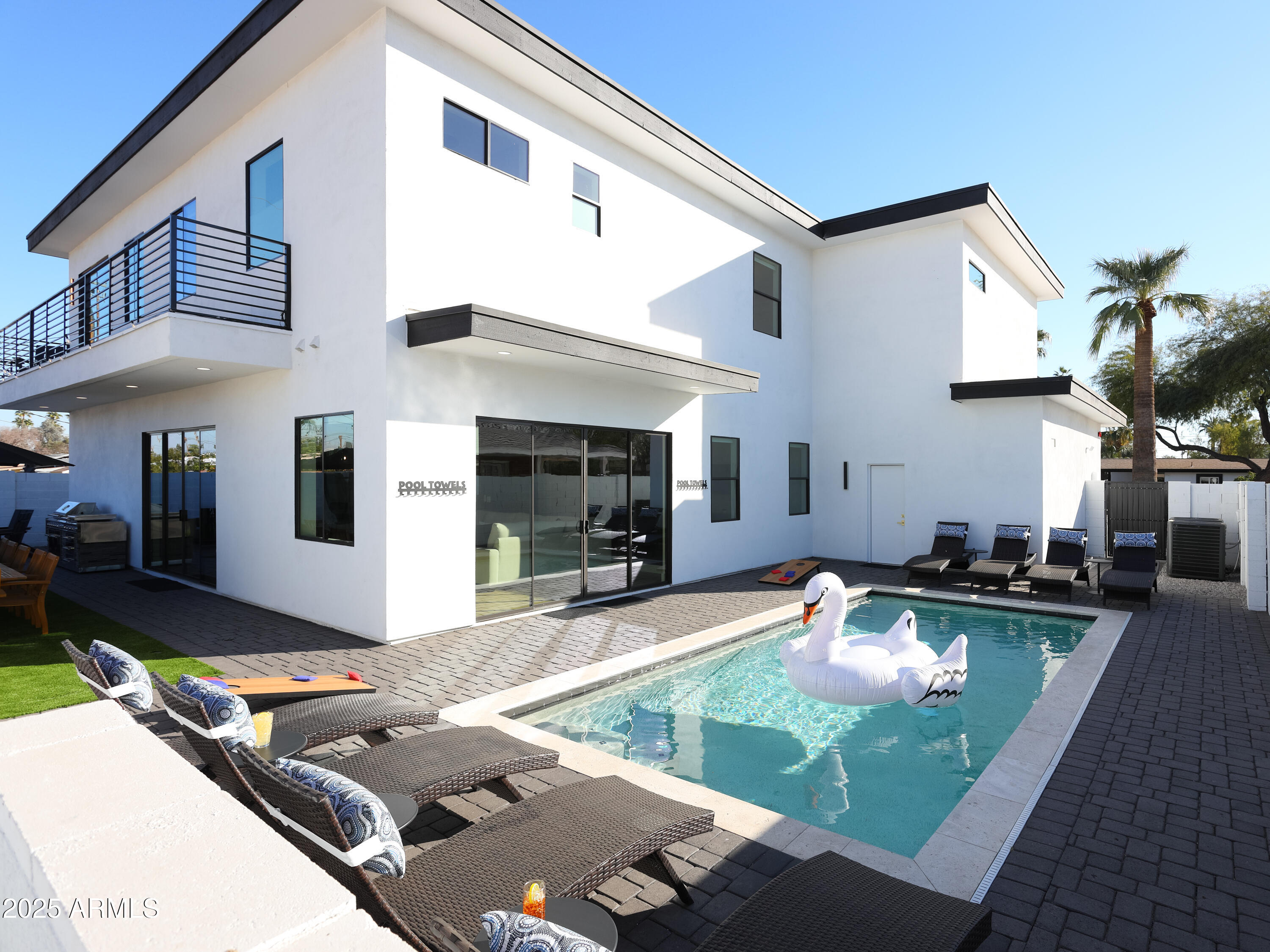 7520 East Highland Avenue Scottsdale, AZ 85251 - Photo 5 of 52 a view of a house with swimming pool and sitting area