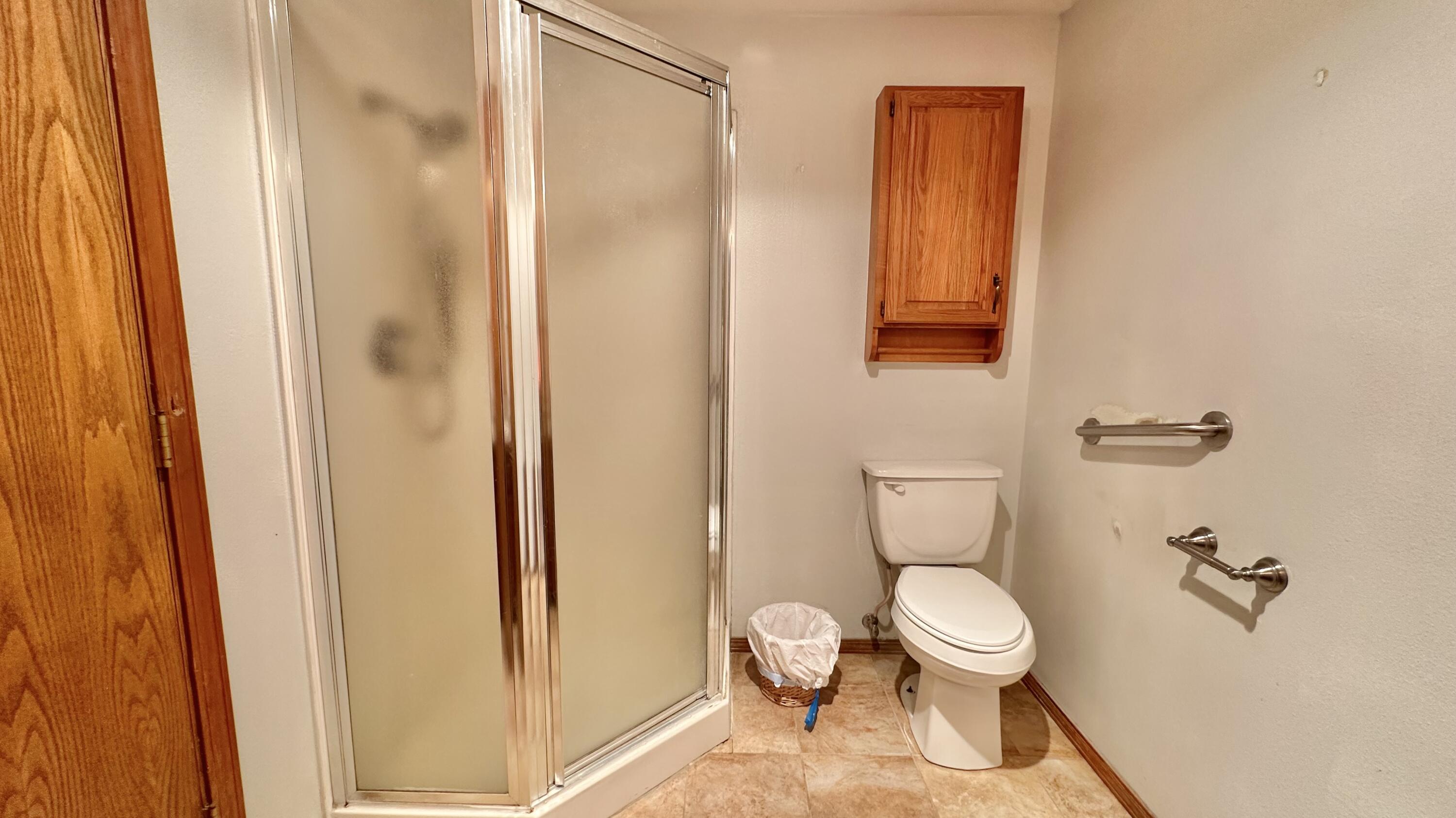 15400 Elk Creek Road Trail, OR 97541 - Photo 18 of 31 Master Bath