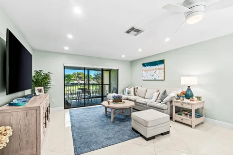 $39,990 | 24 Stratford Drive East, Unit D, Boynton Beach, FL 33436