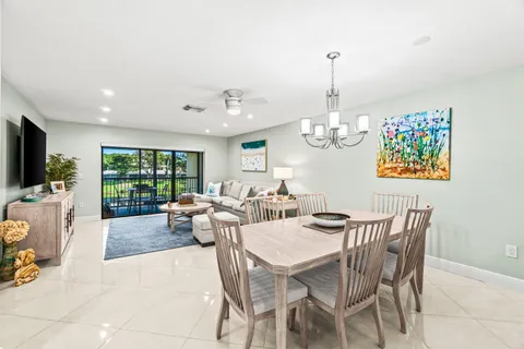 $39,990 | 24 Stratford Drive East, Unit D, Boynton Beach, FL 33436