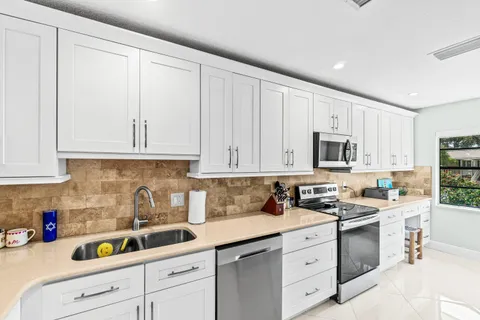 $39,990 | 24 Stratford Drive East, Unit D, Boynton Beach, FL 33436