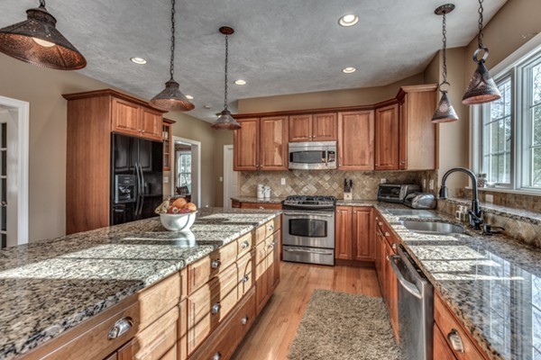 41 Dunelm Road Bedford, MA 01730 - Photo 13 of 26 Gallery Image 13