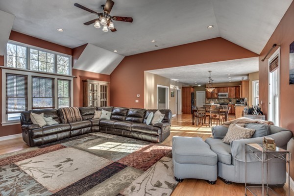 41 Dunelm Road Bedford, MA 01730 - Photo 9 of 26 Gallery Image 9
