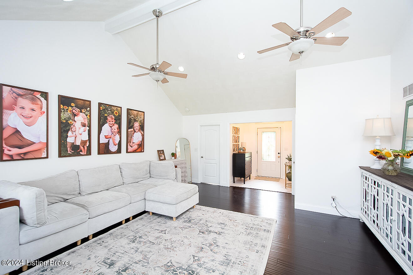 3636 Zoneton Road Shepherdsville, KY 40165 - Photo 4 of 41 Vaulted Great Room