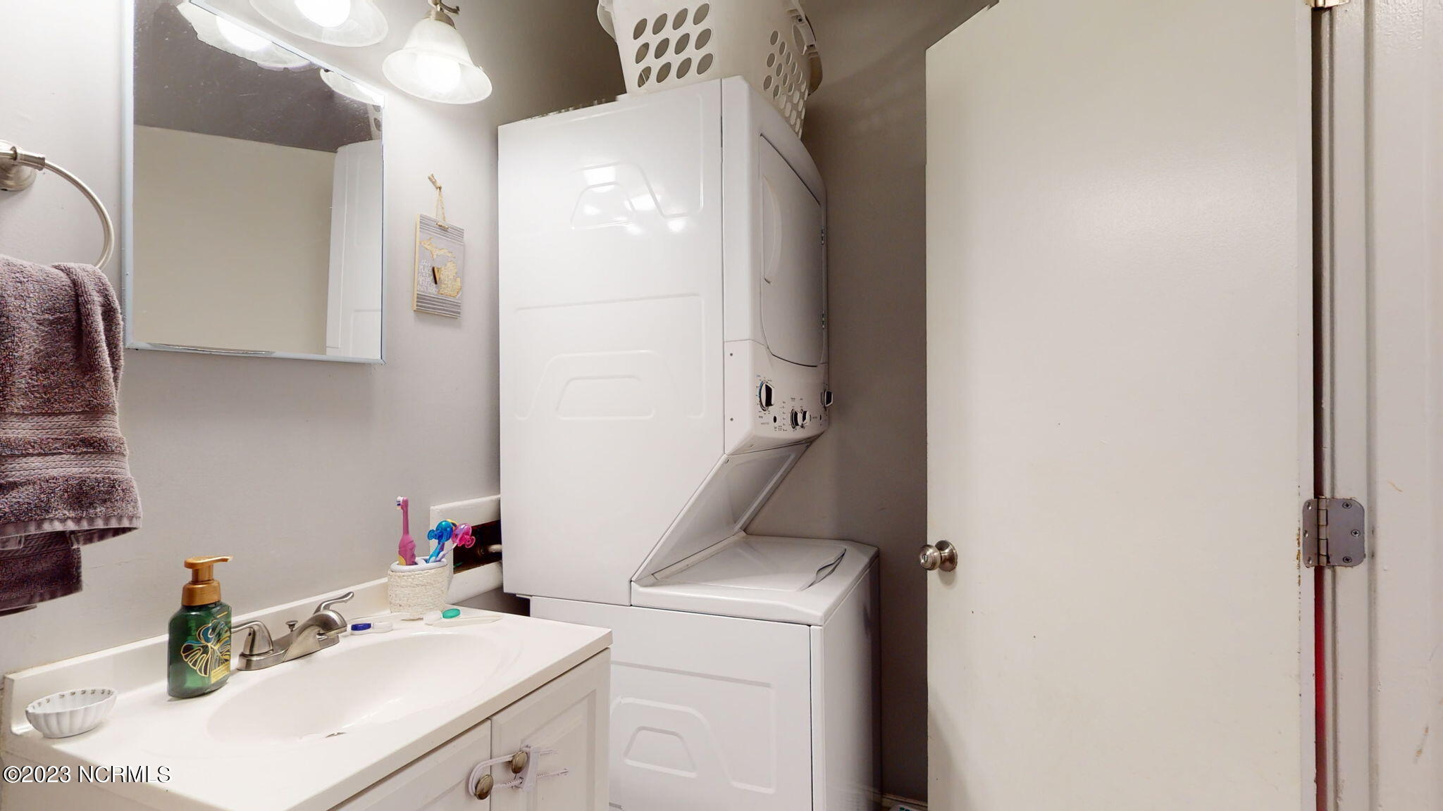 4918 Ivanhoe Road Wilmington, NC 28411 - Photo 23 of 31 46-web-or-mls-httpsmymatterportcomshowmg
