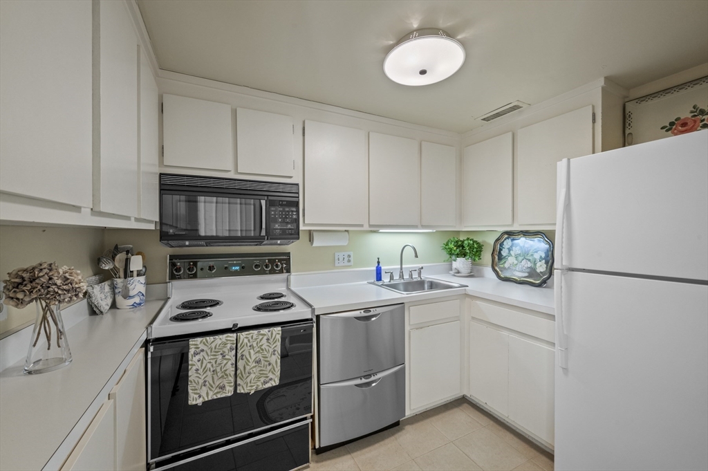 9 Skinner's Path, Unit 9 Marblehead, MA 01945 - Photo 14 of 25