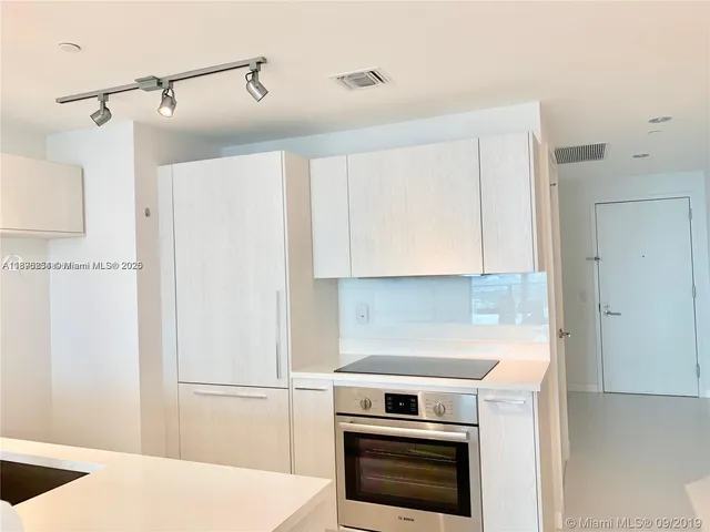 $5,100 | 501 Northeast 31st Street, Unit 3010, Miami, FL 33137