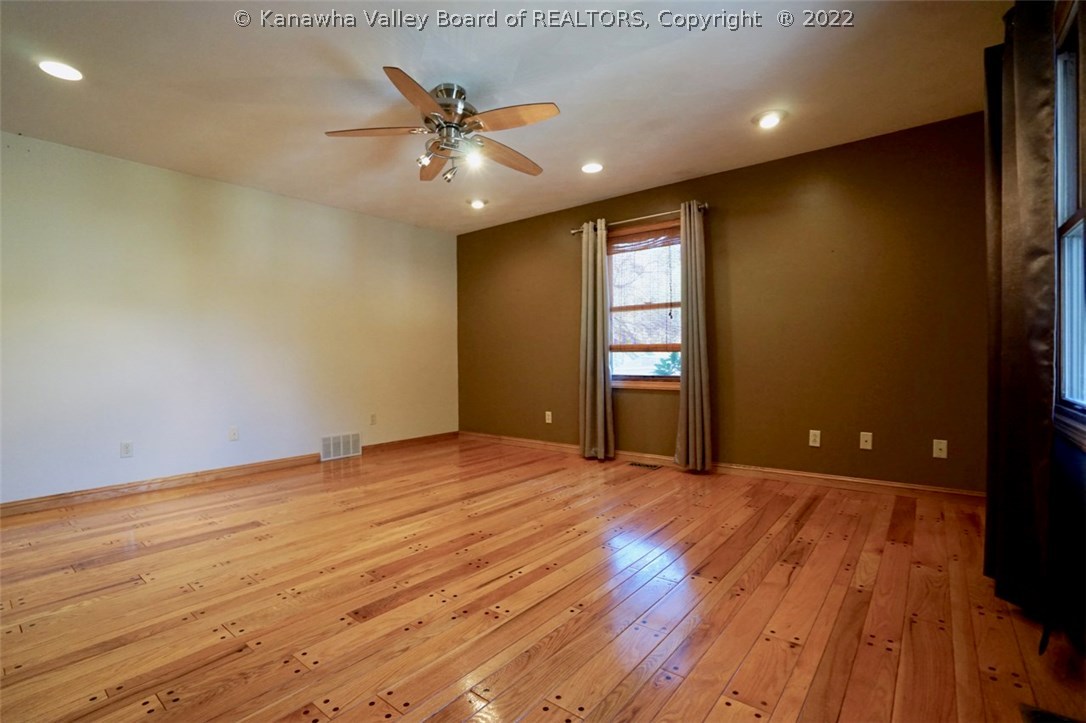 1802 Pine Manor Road Charleston, WV 25311 - Photo 4 of 33 Gallery Image 4