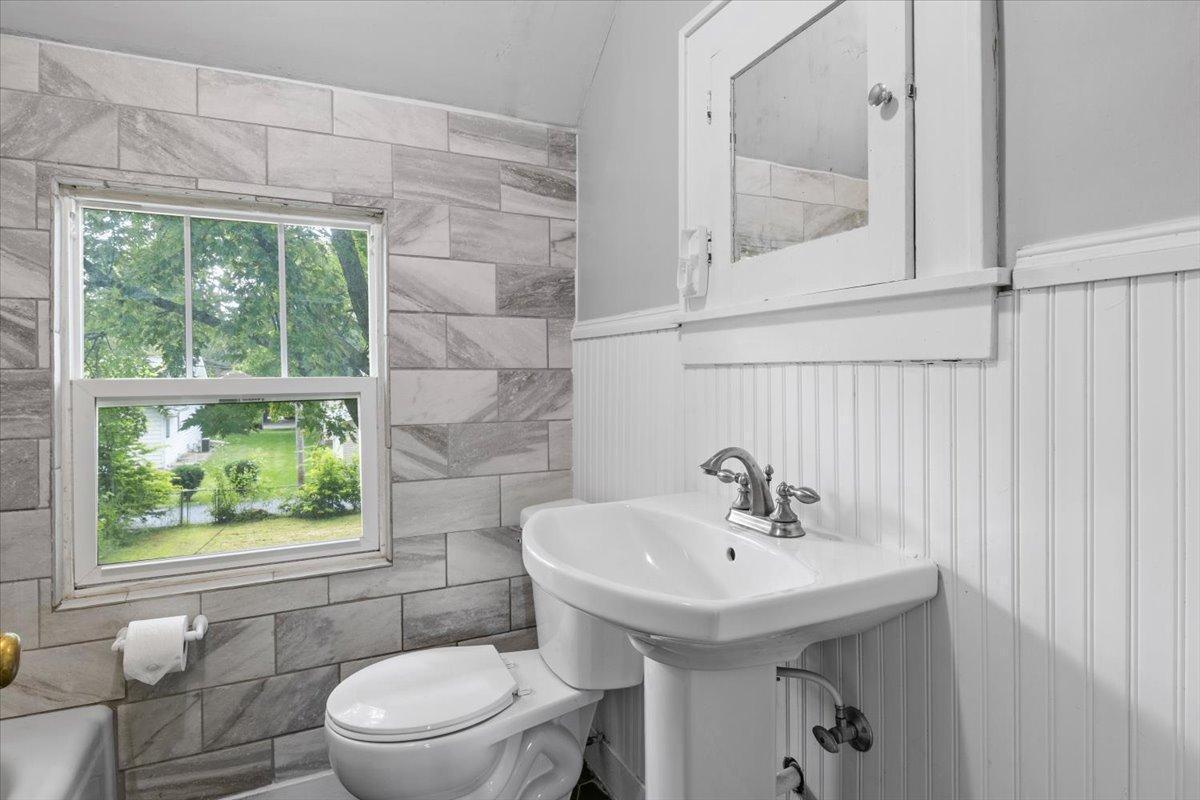 605 4th Avenue Southwest Austin, MN 55912 - Photo 23 of 33