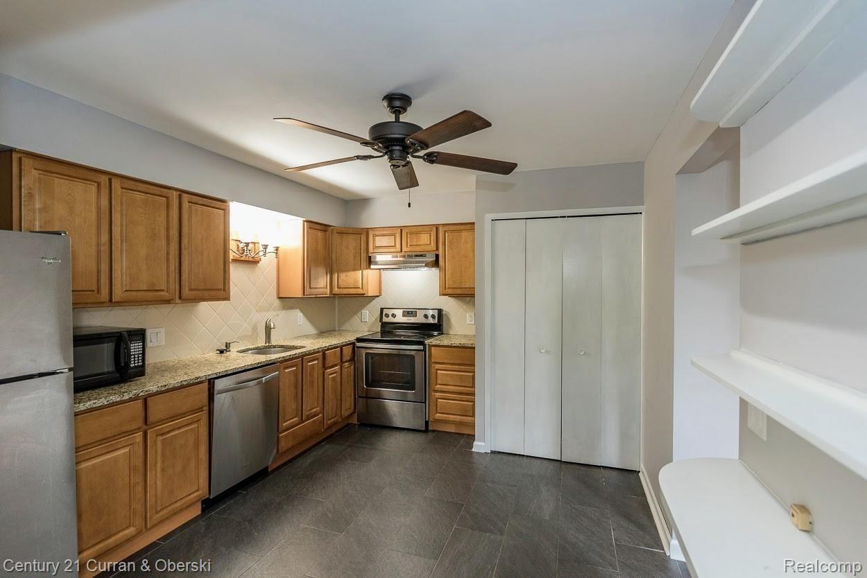 743 Eastbridge Court, Unit 95 Rochester, MI 48307 - Photo 17 of 38 17.jpg