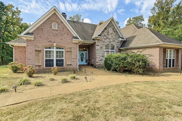 $375,000 | 250 County Road 37, Thaxton, MS 38871