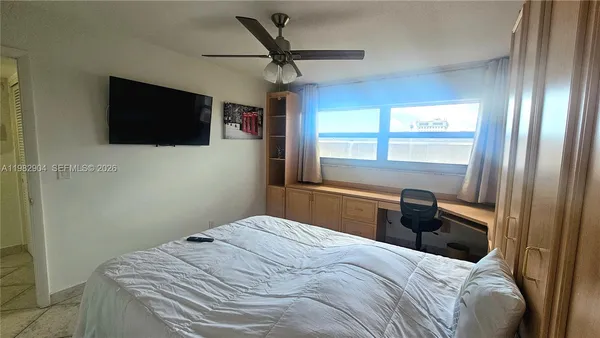 $2,300 | 180 Northeast 12th Avenue, Unit 10E, Hallandale Beach, FL 33009