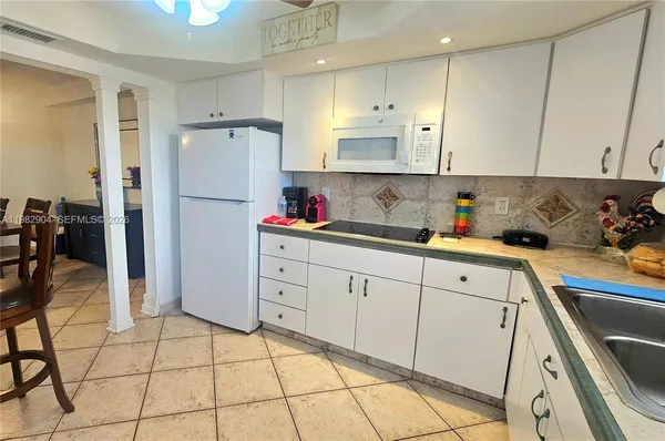 $2,300 | 180 Northeast 12th Avenue, Unit 10E, Hallandale Beach, FL 33009