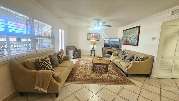 $2,300 | 180 Northeast 12th Avenue, Unit 10E, Hallandale Beach, FL 33009