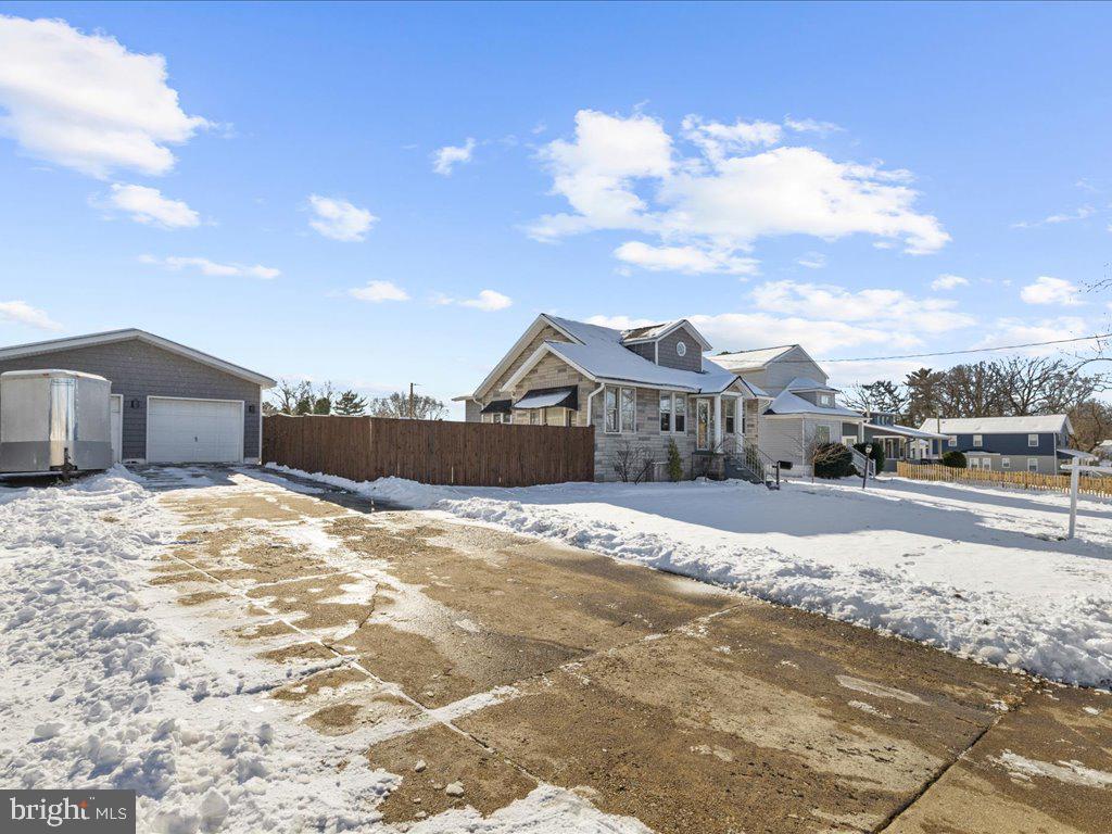 403 West Maple Road Linthicum Heights, MD 21090 - Photo 4 of 52 a house with a outdoor space