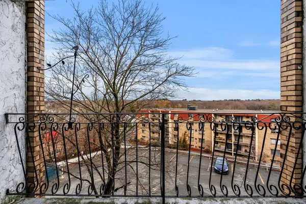 $318,900 | 159 Franklin Street, Unit D2, Stoneham, MA 02180