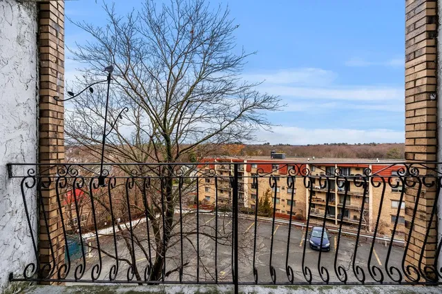 a view of a large yard