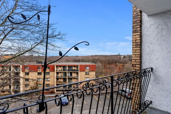 $318,900 | 159 Franklin Street, Unit D2, Stoneham, MA 02180