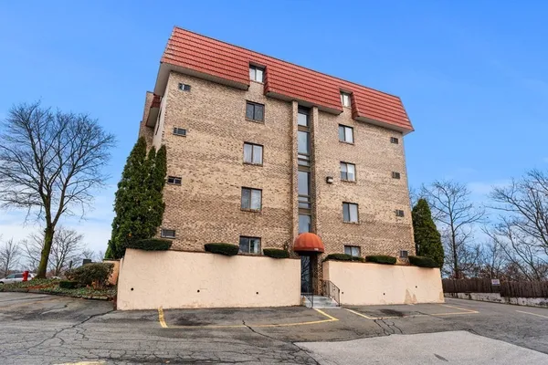 $318,900 | 159 Franklin Street, Unit D2, Stoneham, MA 02180