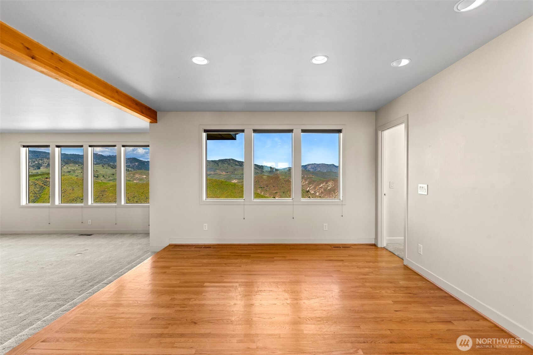 500 Connery Road Wenatchee, WA 98801 - Photo 14 of 39 an empty room with windows