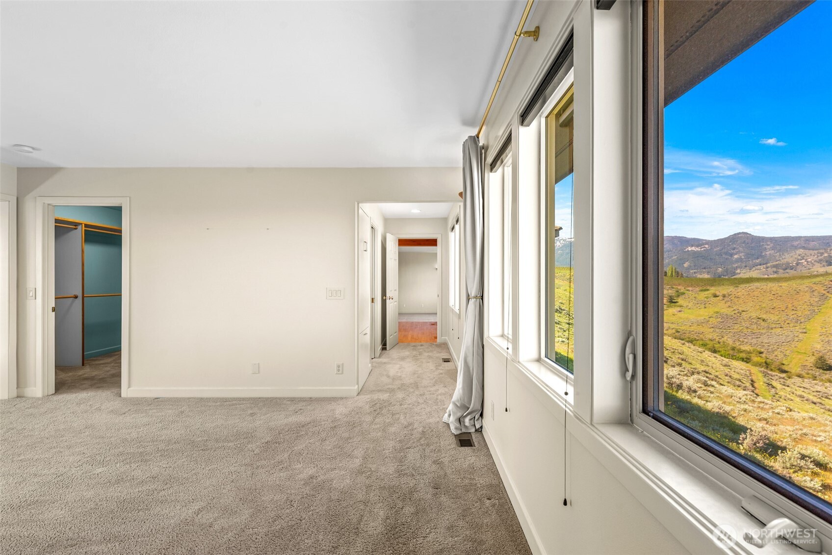 500 Connery Road Wenatchee, WA 98801 - Photo 21 of 39 a view of an empty room and window