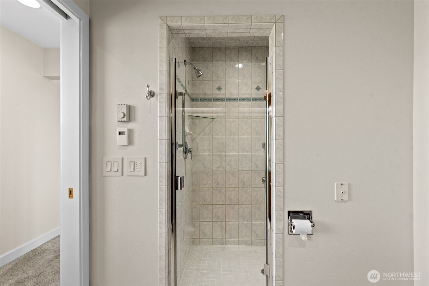 500 Connery Road Wenatchee, WA 98801 - Photo 24 of 39 a bathroom with a glass shower door