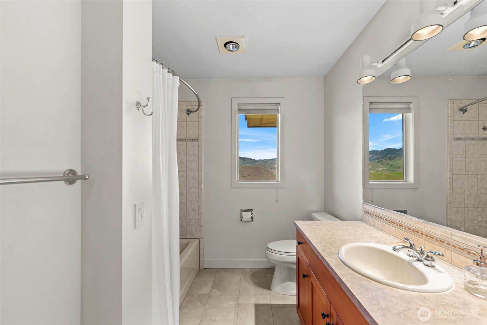 500 Connery Road Wenatchee, WA 98801 - Photo 30 of 39 a bathroom with a sink toilet tub and shower