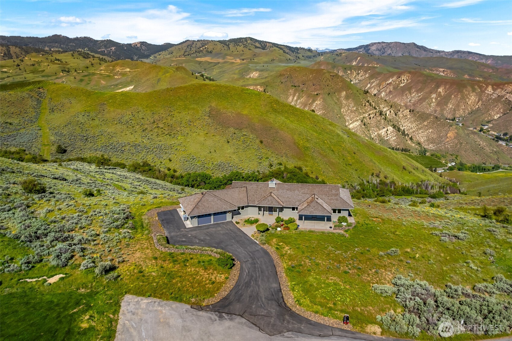 500 Connery Road Wenatchee, WA 98801 - Photo 38 of 39 an aerial view of residential houses with outdoor space