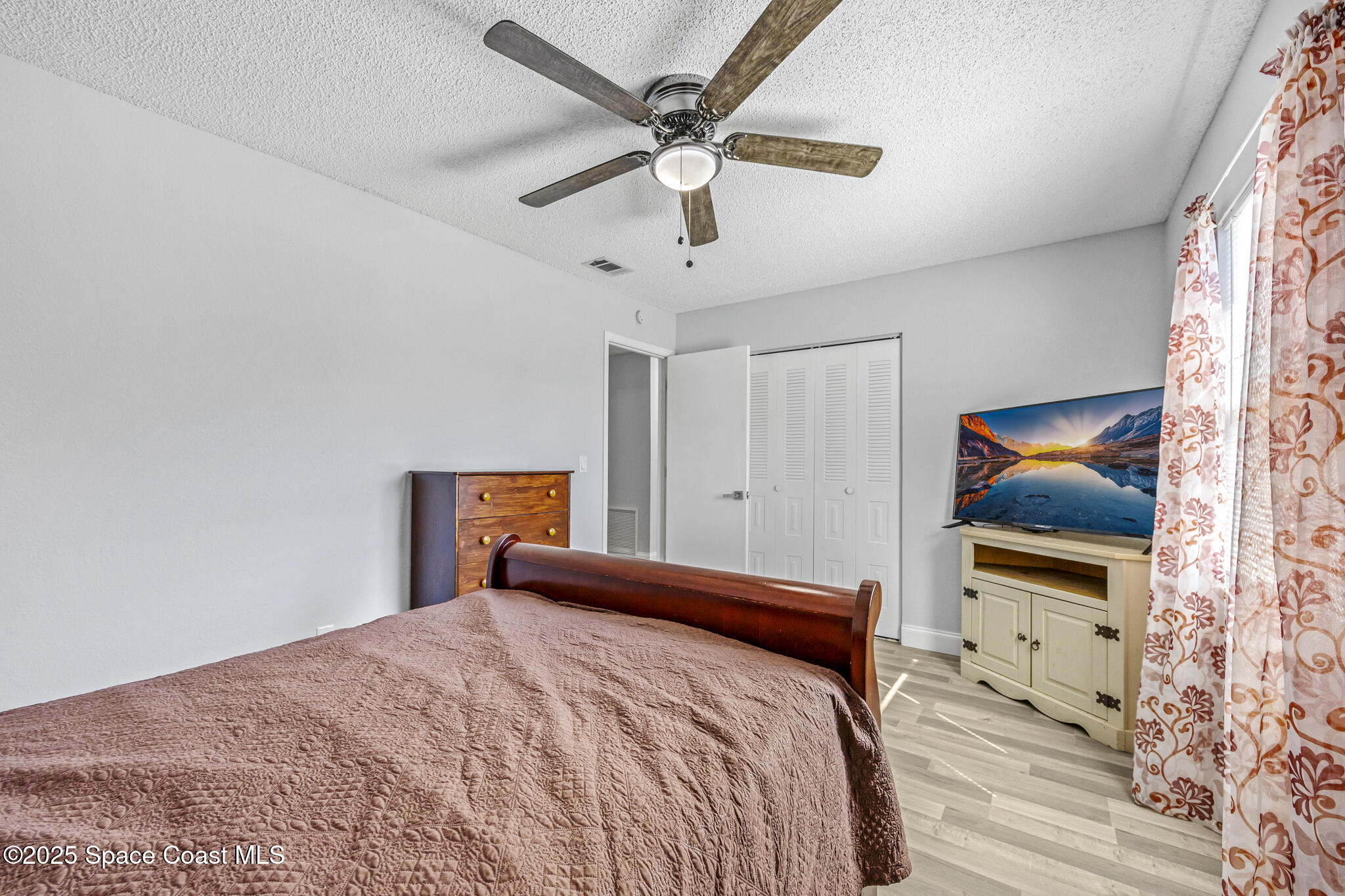 797 Tooley Road Southwest Palm Bay, FL 32908 - Photo 32 of 38 a bedroom with a bed and a flat screen tv