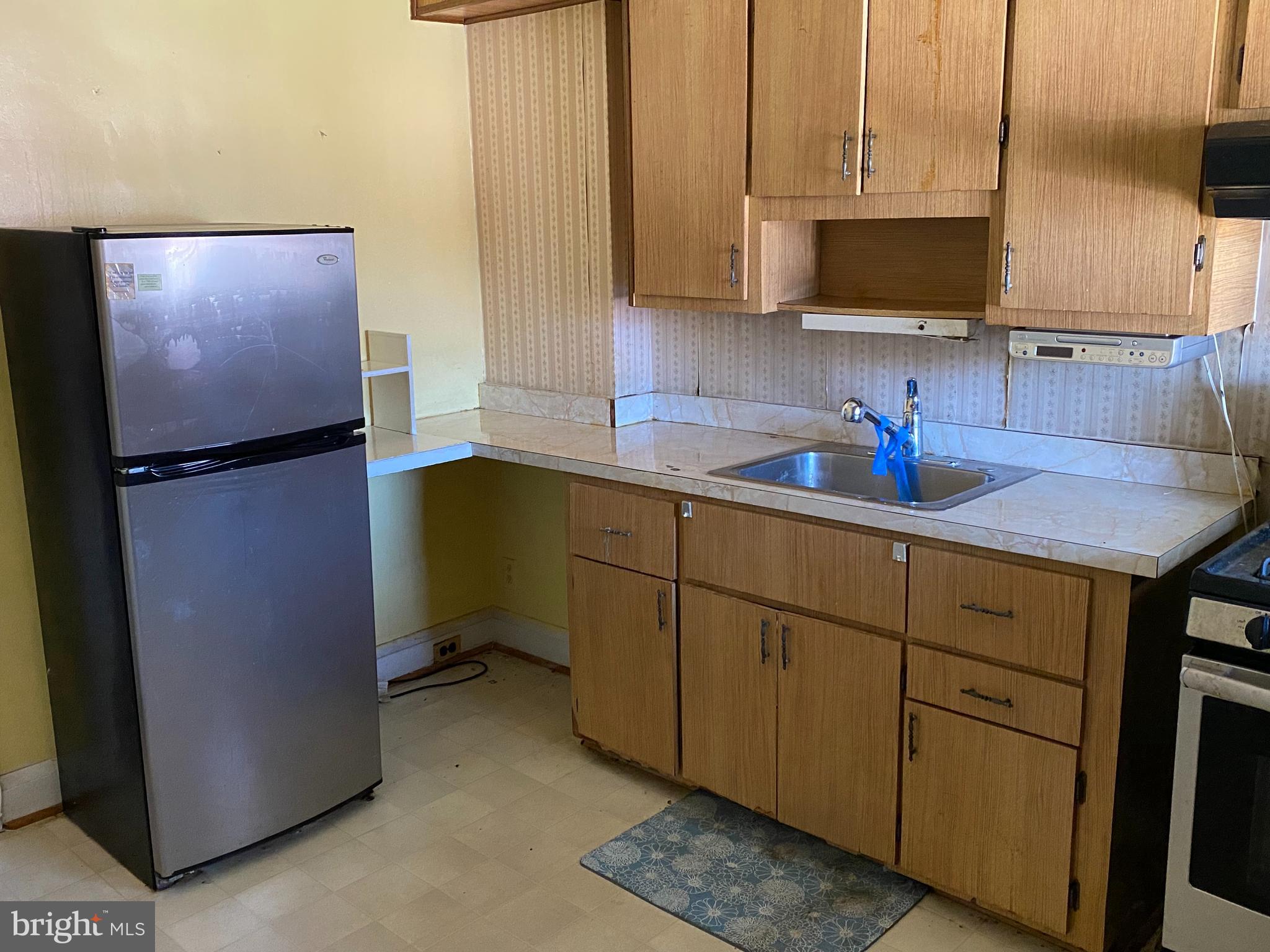 3902 Woodridge Road Baltimore, MD 21229 - Photo 4 of 14