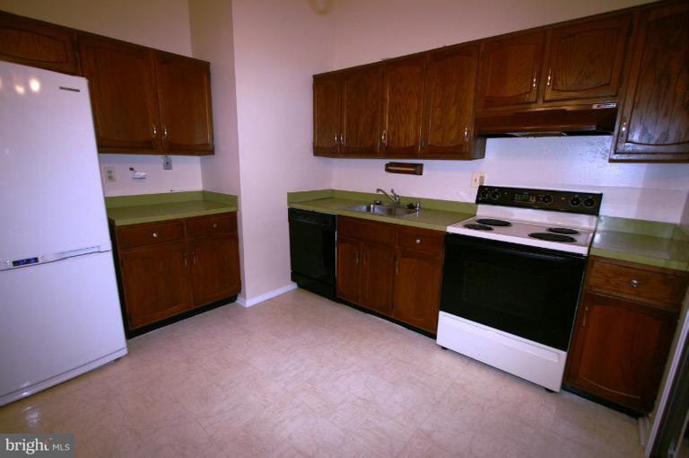 5409 Lightning View Road Columbia, MD 21045 - Photo 10 of 25 Kitchen