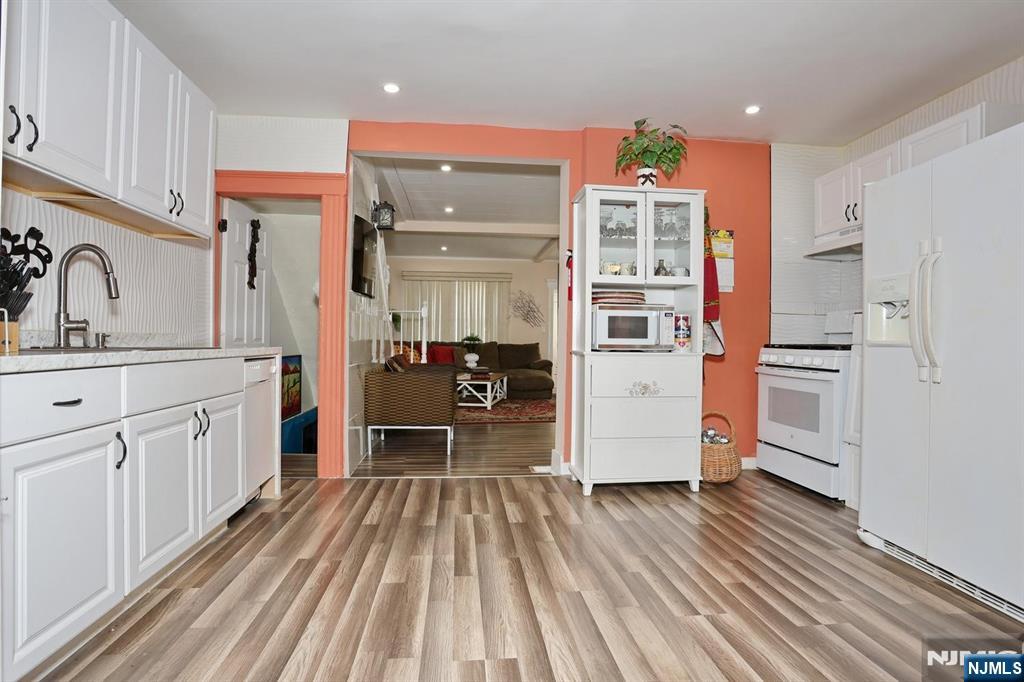 150 Pleasant Avenue Englewood, NJ 07631 - Photo 10 of 46
