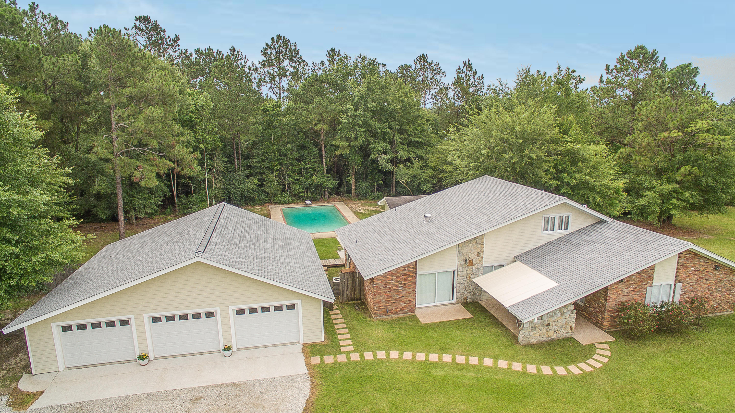 18666 Saucier Lizana Road-100-2