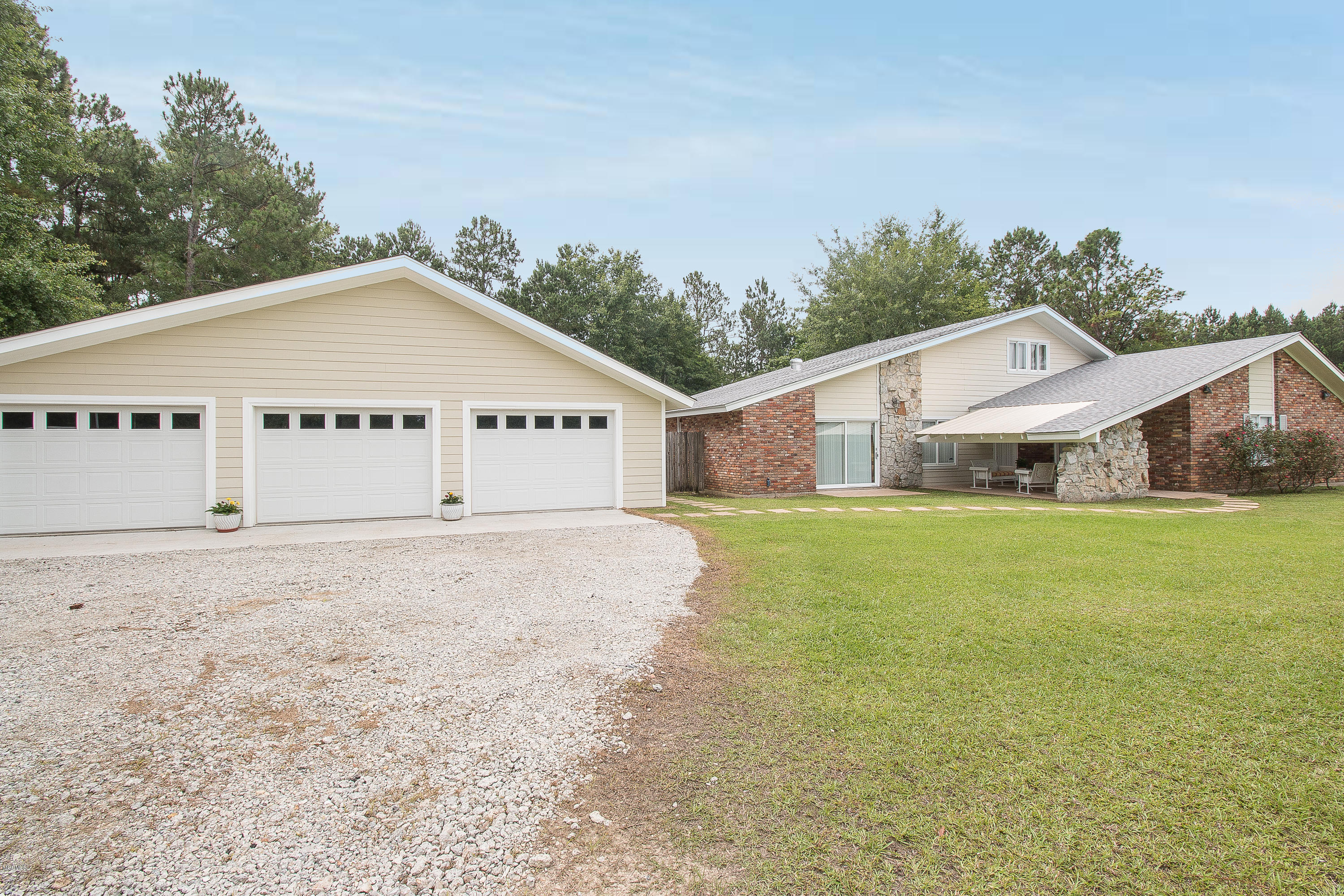 18666 Saucier Lizana Road-100