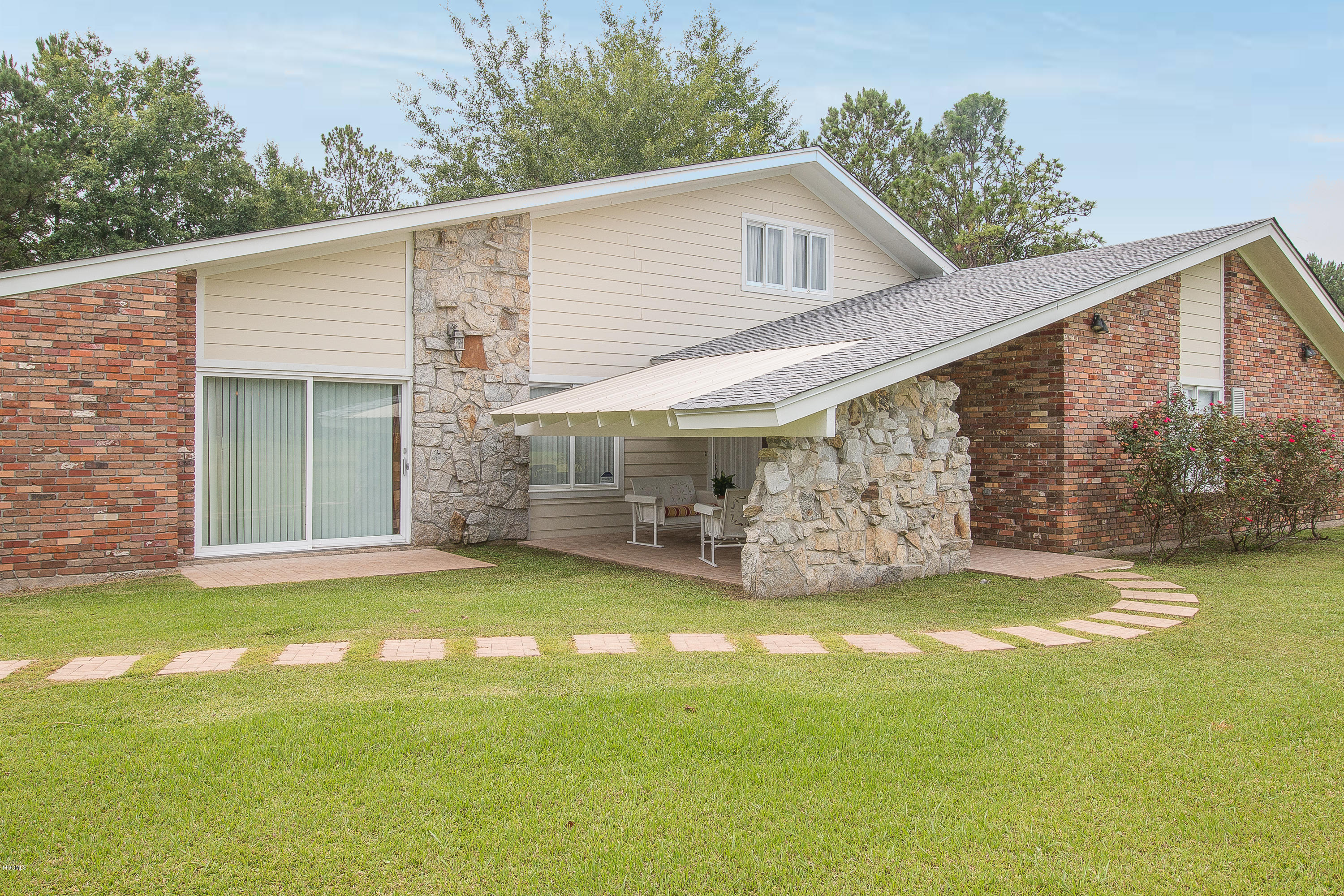 18666 Saucier Lizana Road-101