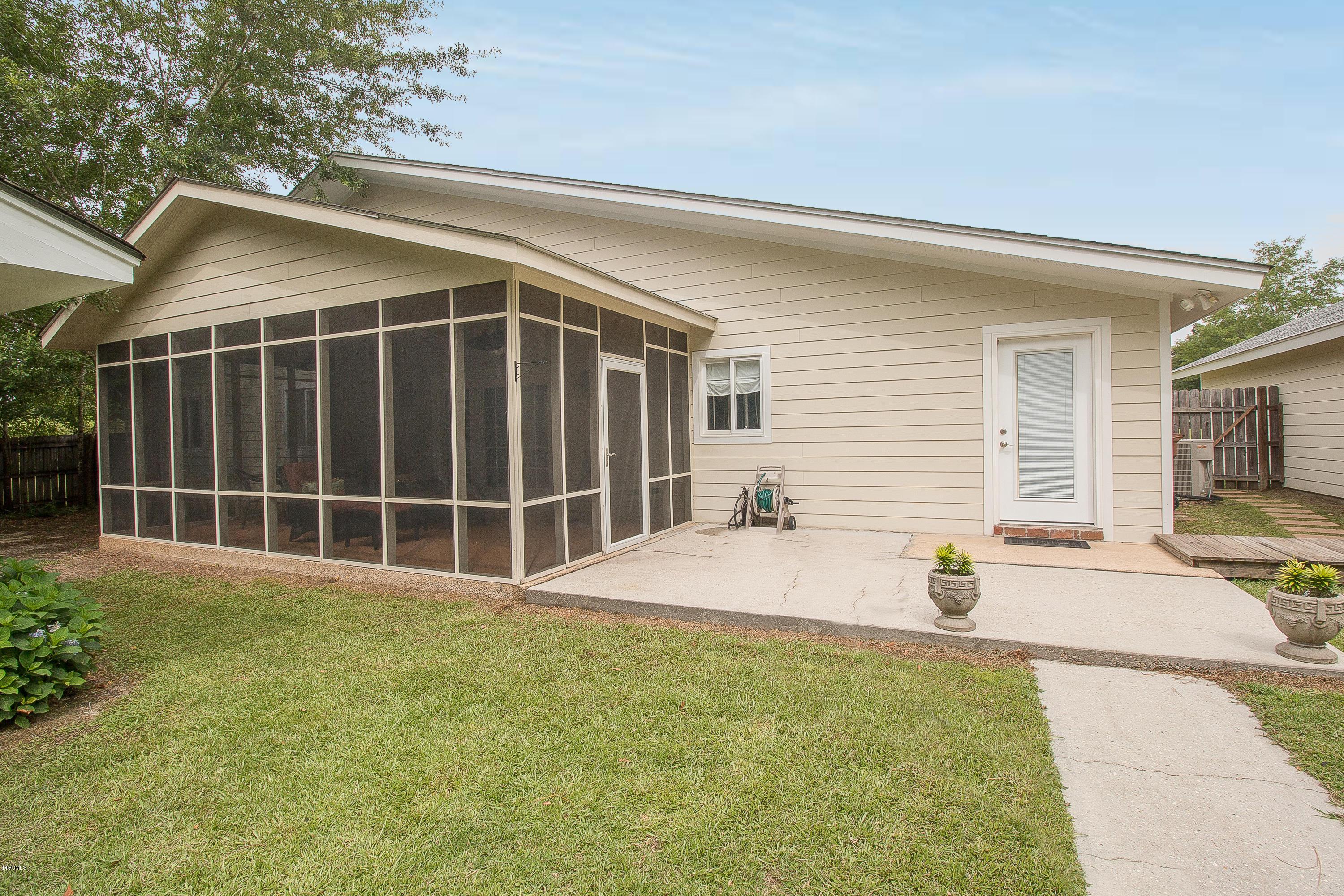 18666 Saucier Lizana Road-103