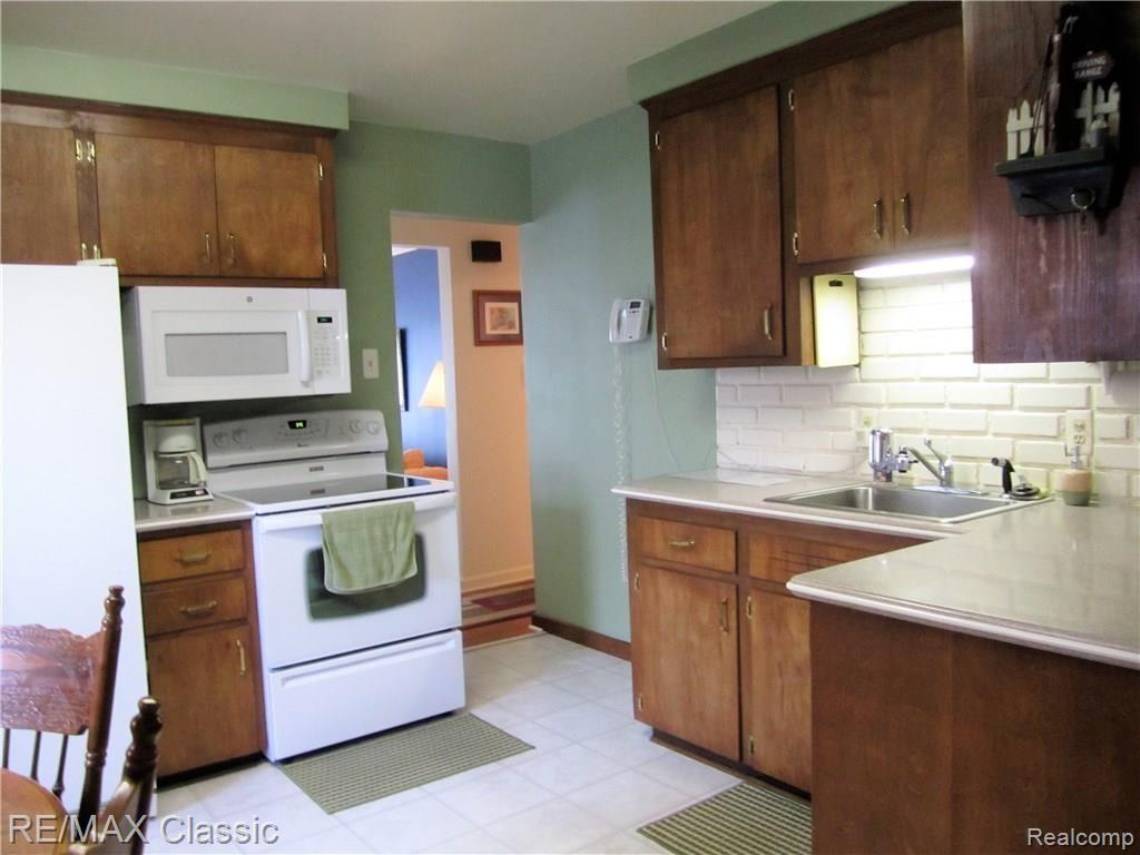 306 Biltmore Street Inkster, MI 48141 - Photo 11 of 24 IMG_2085 (2) - Copy - Copy.JPG
