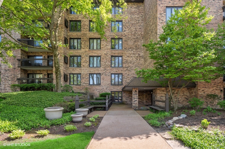 3741 Mission Hills Road, Unit 309 Northbrook, IL 60062 - Photo 1 of 2 Gallery Image 1