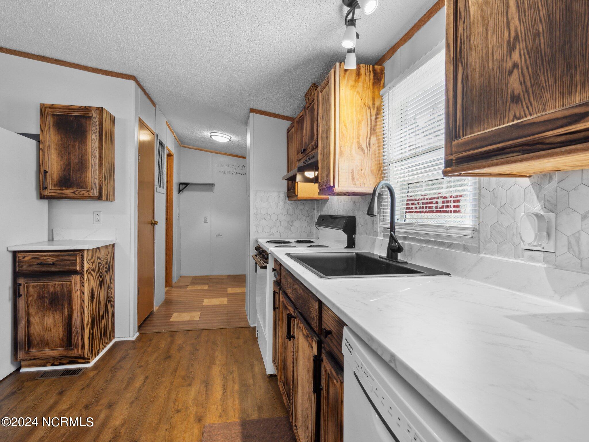 129 Old Freeman Road Swansboro, NC 28584 - Photo 37 of 51 Kitchen