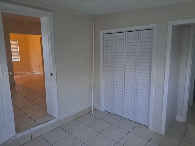 a view of a utility room