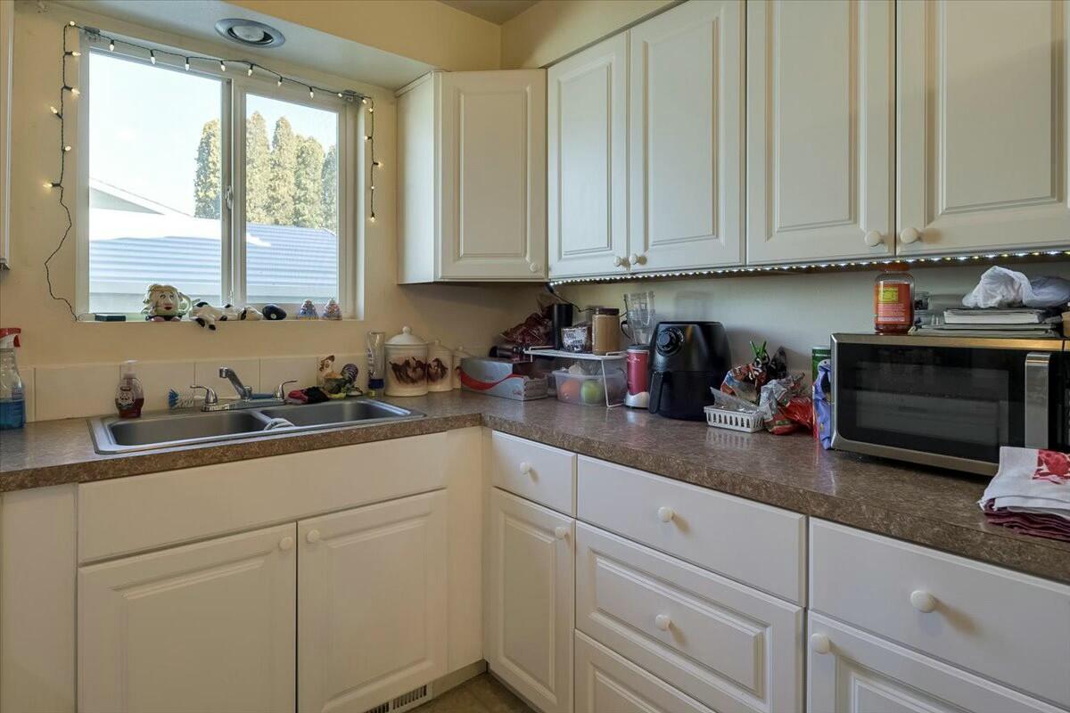 2080 Northwest 12th Street Redmond, OR 97756 - Photo 22 of 39 tempImageaKOSqu